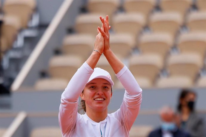 Iga Swiatek celebra su pase a la final de Roland Garros 2020