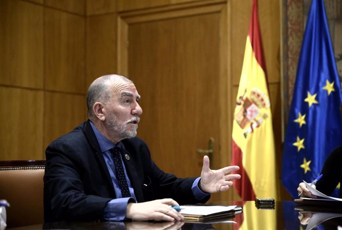 El director de la Oficina de la Organización Internacional del Trabajo (OIT) para España, Joaquín Nieto, durante su reunión con la ministra de Trabajo, Yolanda Díaz, en la sede del Ministerio, en Madrid (España), a 12 de febrero de 2020.
