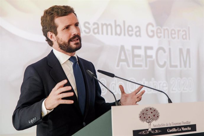 El presidente del PP, Pablo Casado, interviene en la Asamblea General de la Empresa Familiar de Castilla-La Mancha (AEFCLM), en Toledo, Castilla-La Mancha (España), a 8 de octubre de 2020.