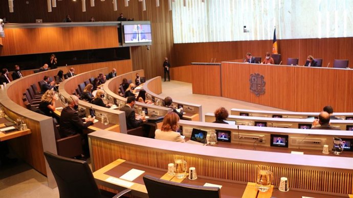 L'hemicicle del Consell General vist donis dels posicions del Govern.
