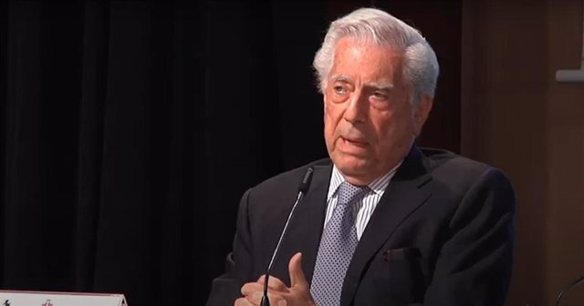 El escritor Mario Vargas Llosa en el homenaje del Instituto Cervantes.