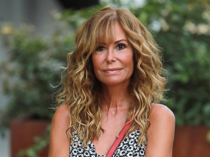 Lara Dibildos confiesa que está soltera y sin ganas de enamorarse