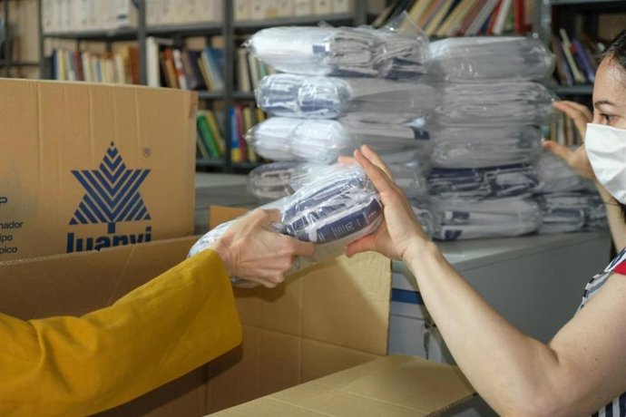 Reparto de mascarillas de C-LM.