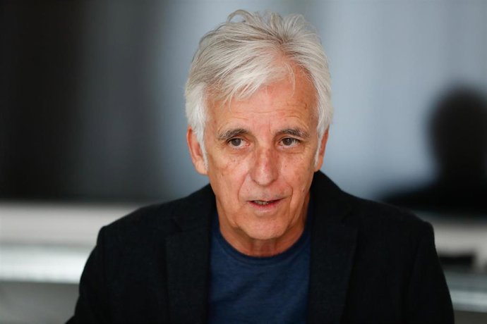 El cantante Kiko Veneno posa durante la presentación de su disco-libro 'Sombrero Roto'.