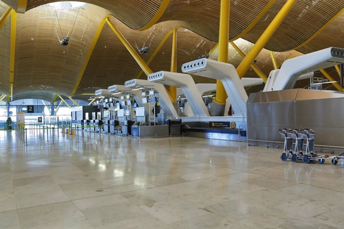 Ambiente en la T4 del Aeropuerto de Madrid-Barajas Adolfo Suárez.