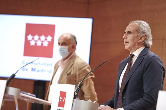 El viceconsejero de Salud Pública y Plan Covid-19 de la Comunidad de Madrid, Antonio Zapatero; y el consejero de Sanidad de la Comunidad de Madrid, Enrique Ruiz Escudero