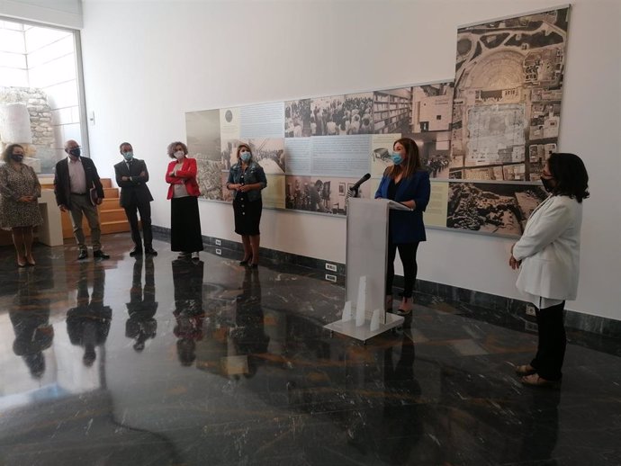 La consejera de Educación y Cultura, Esperanza Moreno, ha inaugurado junto con la vicealcaldesa de Cartagena, Noelia Arroyo, la exposición del Museo Teatro Romano de Cartagena