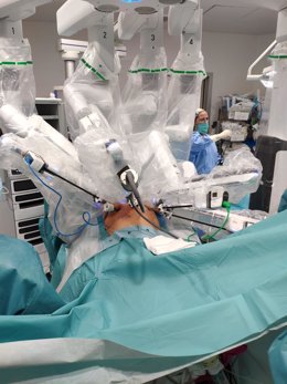 Cirugía con el robot Da Vinci en Granada