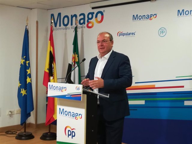 El presidente del PP extremeño, José Antonio Monago, en rueda de prensa en Mérida
