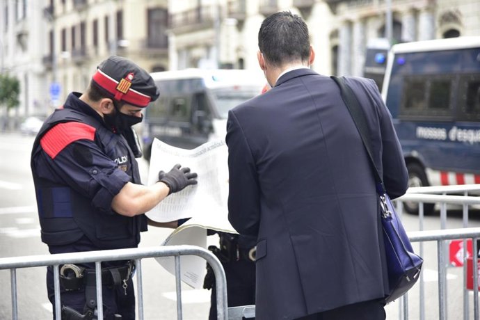 Dispositiu policial a l'estació de Frana de Barcelona per la visita del rei Felip VI a la BNEW.
