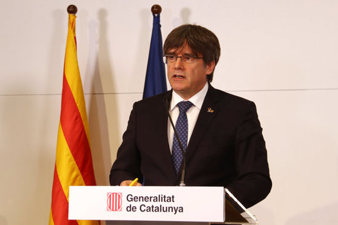 Pla tancat de l'expresident de la Generalitat, Carles Puigdemont, durant la seva intervenció en una compareixena a la Casa de la Generalitat a Perpiny el 9 d'octubre de 2020 (Horitzontal)