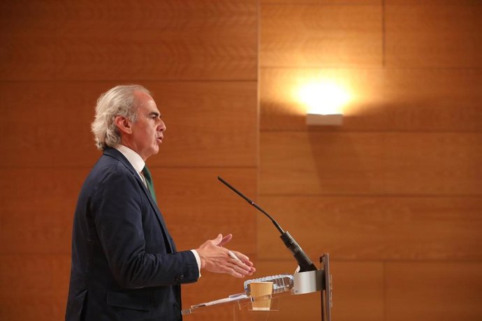 El consejero de Sanidad, Enrique Ruiz Escudero, ofrece una rueda de prensa en la Real Casa de Correos