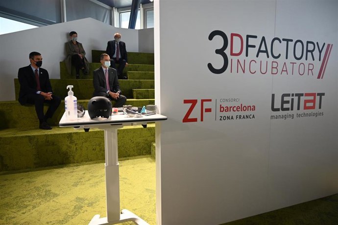 El Rey Felipe VI y el presidente del Gobierno, Pedro Sánchez, visitan la sede del Consorci de la Zona Franca de Barcelona (CZFB) acompañados del delegado especial del Estado en el consorcio, Pere Navarro, y la 3D Factory Incubator.