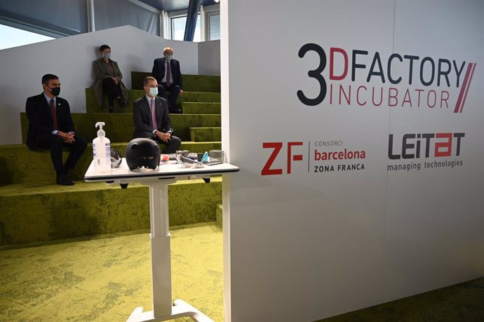 El Rey y Sánchez visitan en Barcelona la 3D Factory Incubator del CZFB