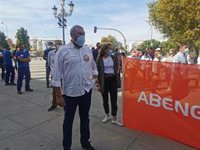 UGT protesta ante San Telmo para exigir a la Junta un "paso adelante" en el plan de financiación de Abengoa