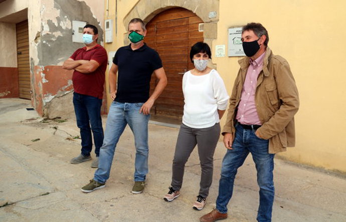 Pla general dels representants d'Agricultura, Consell Comarcal de la Terra Alta, Unió de Pagesos i l'Ajuntament de Batea, en la valoració de la campanya de verema 2020. Imatge del 9 d'octubre del 2020 (horitzontal)