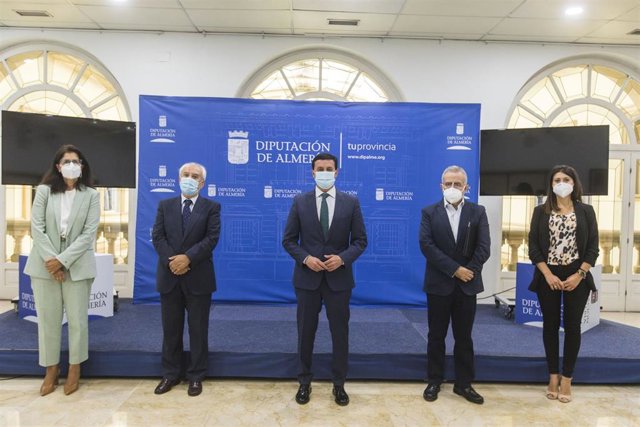 El Presidente de la Diputación de Almería firma el convenio con la FAAM