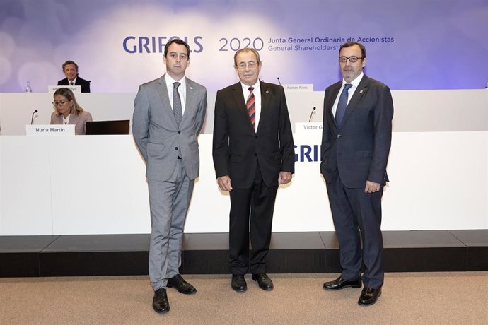 El coconsejero delegado de Grifols, Víctor Grífols Deu; el presidente de Grifols, Victor Grífols, y el coconsejero delegado de Grifols, Raimon Grífols Roura.