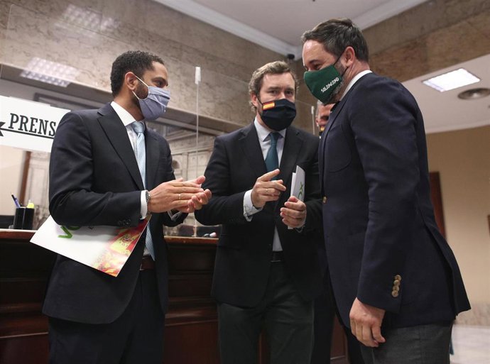 (I-D) El diputado de Vox, Ignacio Garriga, el portavoz de Vox en el Congreso de los Diputados, Iván Espinosa de los Monteros, el diputado y secretario general de Vox, Javier Ortega Smith y el presidente de VOX, Santiago Abascal