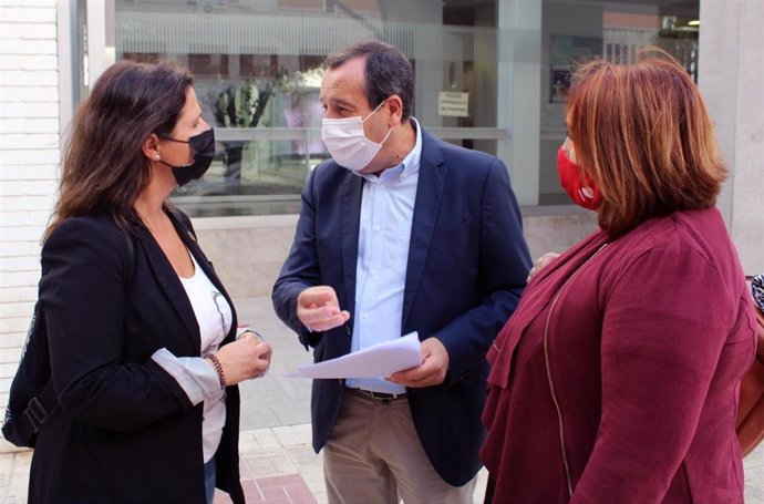 El secretario general del PSOE de Málaga y las concejalas del PSOE