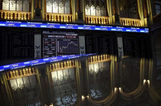 Vista general del Palacio de la Bolsa de Madrid con valores del Ibex, en Madrid, (España), a 2 de octubre de 2020.