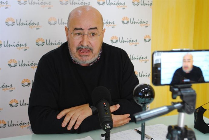El secretario xeral de Unións Agrarias, Roberto García, en rueda de prensa
