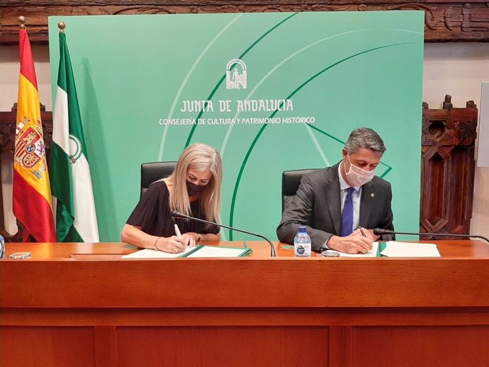 Del Pozo y García Albiol firman un protocolo para el fomento de la cultura andaluza en Badalona