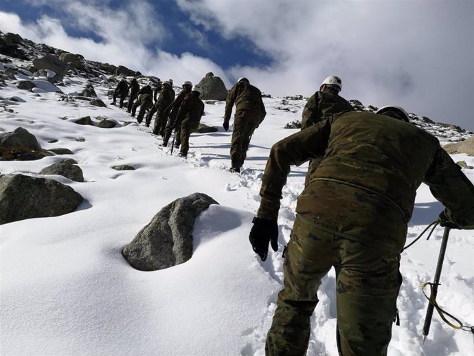 Los efectivos del Ejército de Tierra que formarán parte de la Base Antártica Española del Ejército de Tierra 'Gabriel de Castilla' se concentran en las inmediaciones del Parque Natural Posets-Maladeta, en Benasque (Huesca).