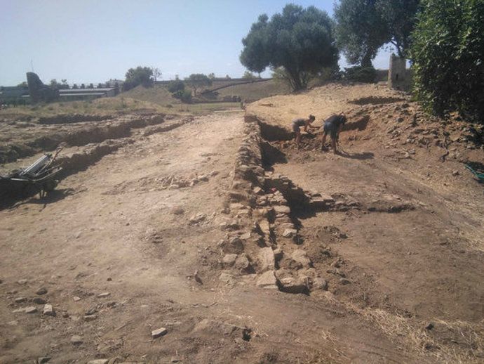 Pla mitj dels treballs que han fet els arquelegs els darrers mesos a la Ciutadella de Roses aquest divendres 9 d'octubre de 2020. (Horitzontal)