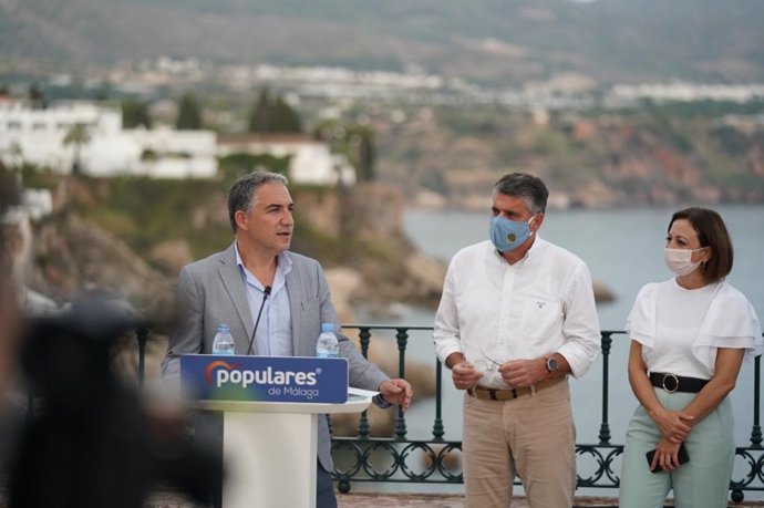 El presidente del PP de Málaga, Elías Bendodo, en un acto en Nerja