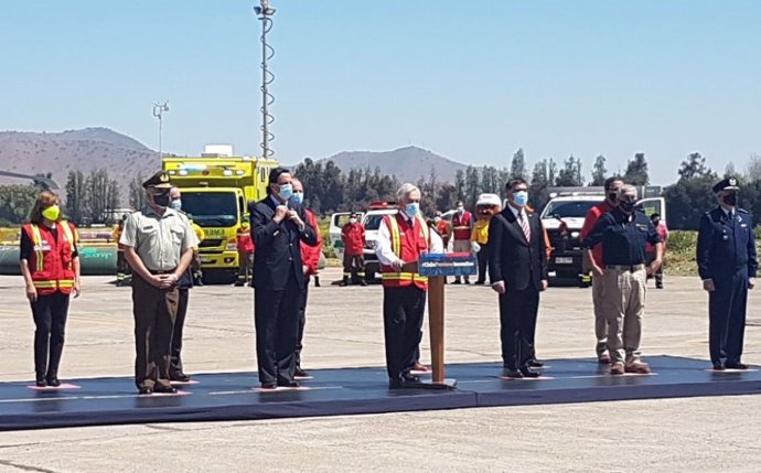 El presidente chileno, Sebastián Piñera, anuncia el plan para hacer frente a los incendios forestales.