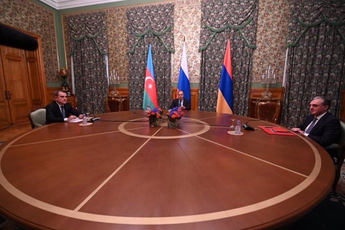 Armenia/Azerbaiyán.- Armenia y Azerbaiyán acuerdan un alto el fuego "humanitario