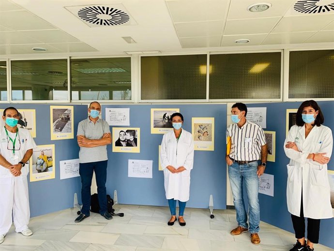 Visita a la exposición de las doce fotografías seleccionadas del IV certamen 'Miguel Ángel Rubio'