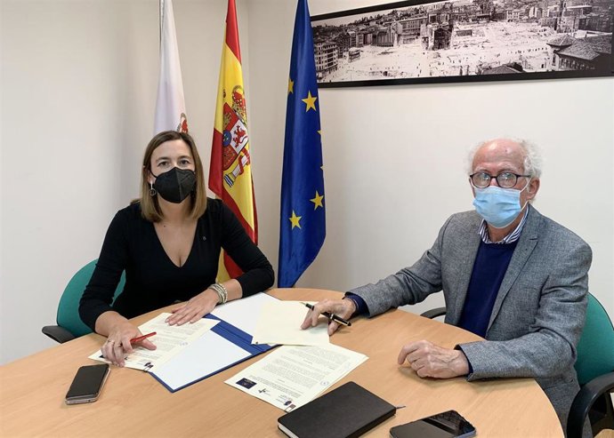 Firma del convenio de colaboración entre la Consejería de Economía y la Casa de Europa