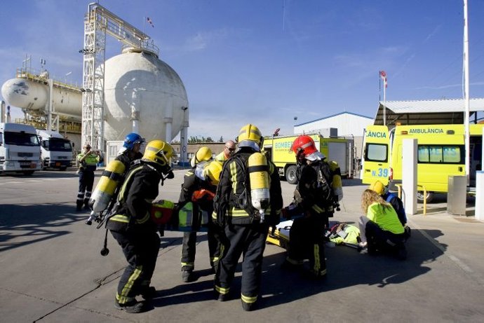 Simulacre d'accident químic en una indústria
