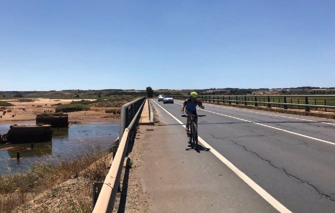 La Junta licita por 517.000 euros una pasarela peatonal y ciclista sobre el río 
