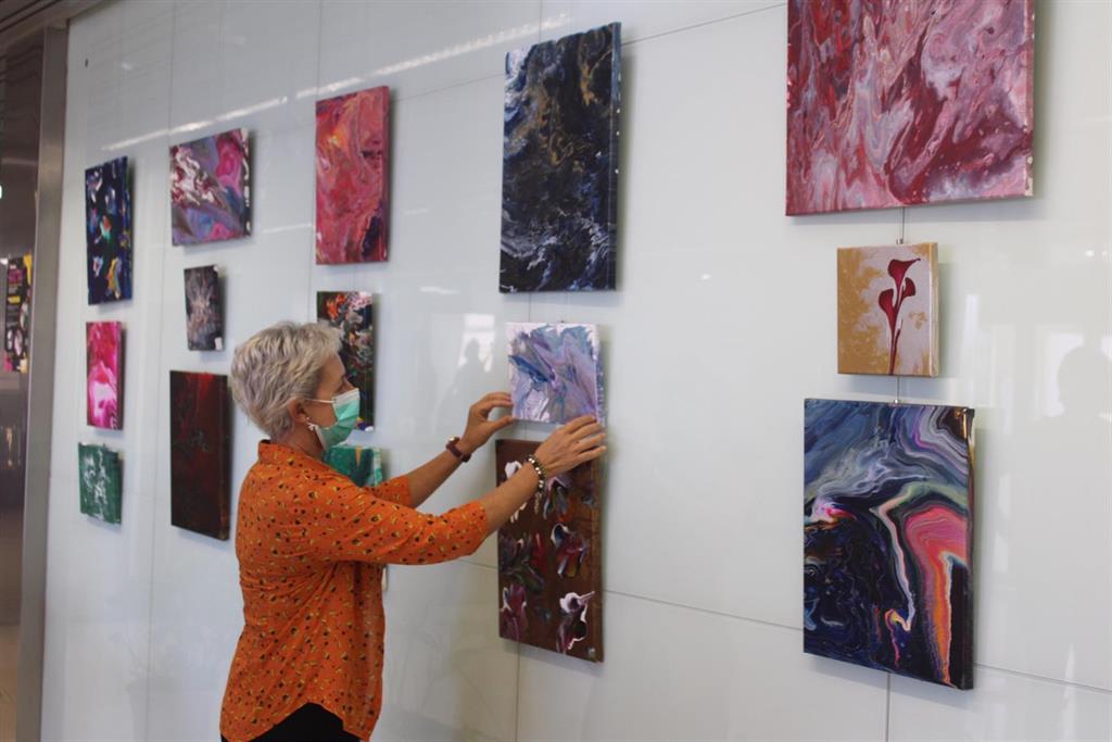 El Área Sanitaria Málaga-Axarquía celebra el día de la salud mental con una exposición de las obras de sus pacientes 3 El Área Sanitaria Málaga-Axarquía celebra el día de la salud mental con una exposición de las obras de sus pacientes 3