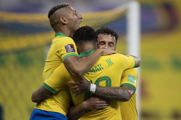 Philippe Coutinho, Neymar y Richarlison en el Brasil-Bolivia