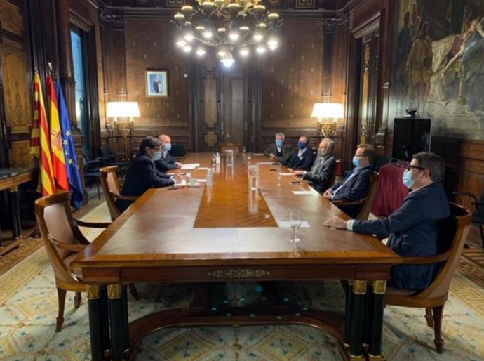 El ministre Salvador Illa en la seva reunió amb membres de la comissió executiva de la Fundació Ernest Lluch.
