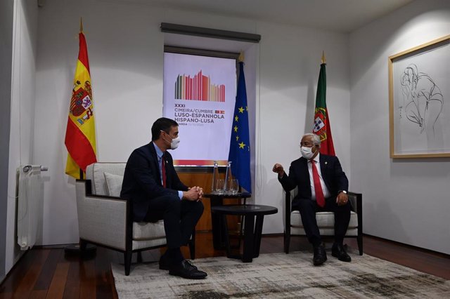 El presidente del Gobierno, Pedro Sánchez, y el primer ministro de Portugal, Antonio Costa