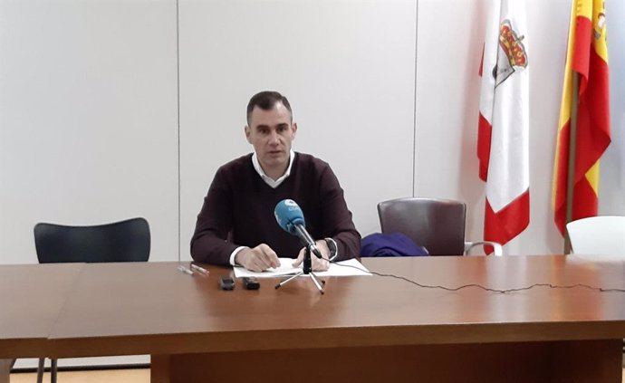 El concejal de Ciudadanos en el Ayuntamiento de Gijón, Rubén Pérez Carcedo, en rueda de prensa