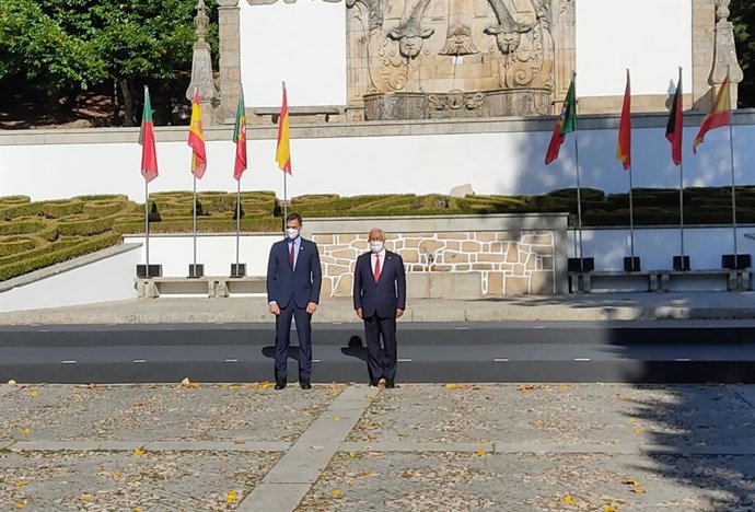 El president del Govern central, Pedro Sánchez, amb el primer ministre portugus, Antonio Costa, a la XXXI cimera hispano-lusitana