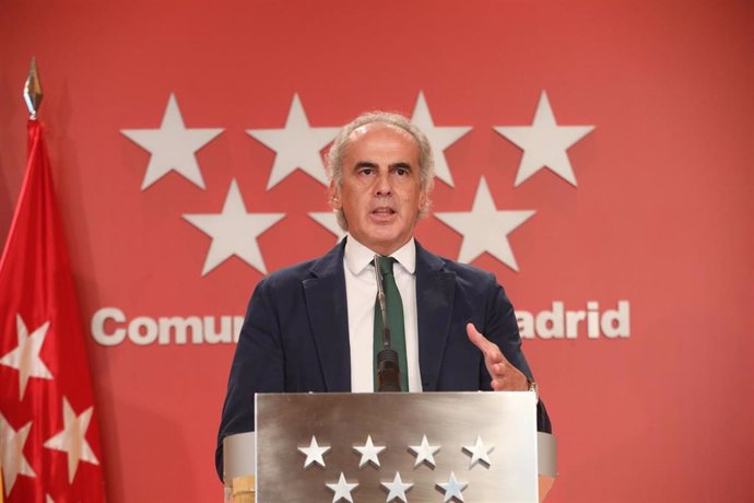 El consejero de Sanidad, Enrique Ruiz Escudero, ofrece una rueda de prensa en la Real Casa de Correos, sede del Gobierno de la Comunidad de Madrid (España), a 9 de octubre de 2020. 
