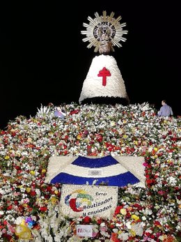 Ofrenda floral a la Virgen del Pilar en el año 2019, donde OMP ofreció un ramo en nombre de los 11.000 misioneros españoles.