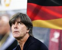 Alemania persigue el liderato de España con su primera victoria