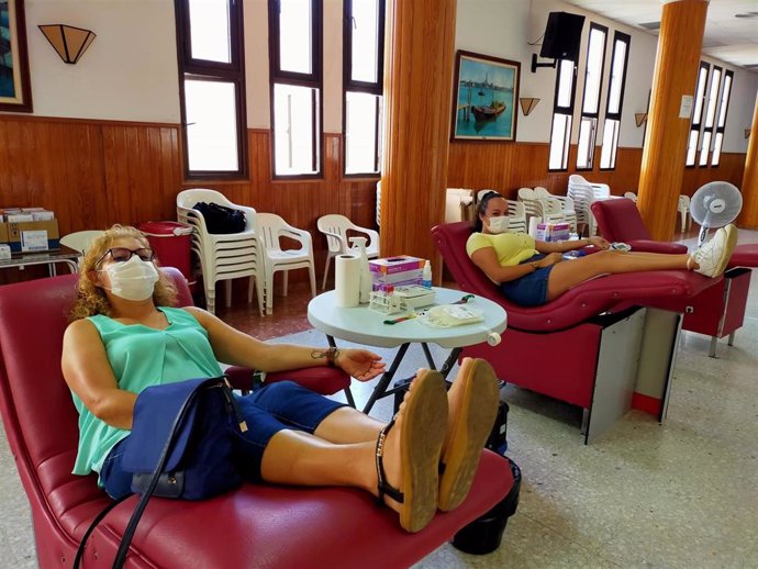 La campaña de donación de sangre del ICHH moviliza una decena de unidades móviles en cuatro islas de Canarias