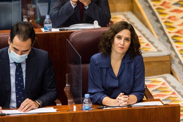El vicepresidente de la Comunidad de Madrid, Ignacio Aguado; y la presidenta de la Comunidad de Madrid, Isabel Díaz Ayuso, durante una sesión plenaria en la Asamblea de Madrid (España), a 8 de octubre de 2020. 
