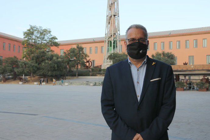 Pla mitj de l'alcalde de Palafrugell, Josep Piferrer, aquest divendres 9 d'octubre de 2020 a la Plaa de Can Mrio. (Horitzontal)