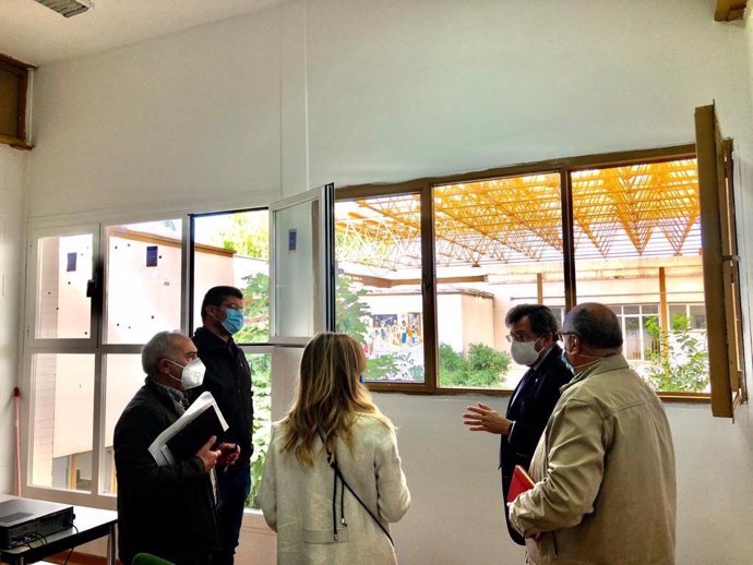 Granada.- Ayuntamiento sustituye la carpintería exterior del centro de servicios
