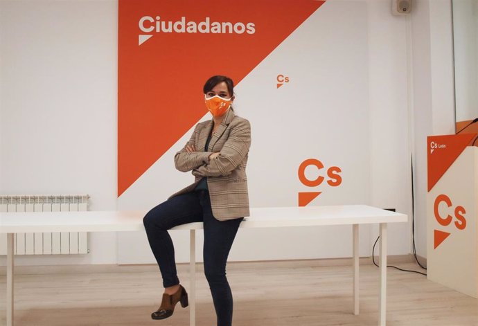 La nueva coordinadora autonómica de Cs en CyL, Gemma Villarroel, en la sede de Cs en León.